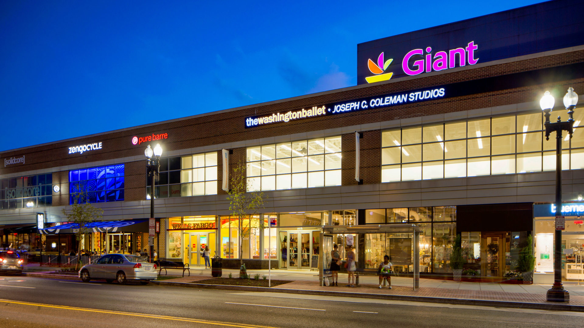 Giant and other nearby shops in Cathedral Heights