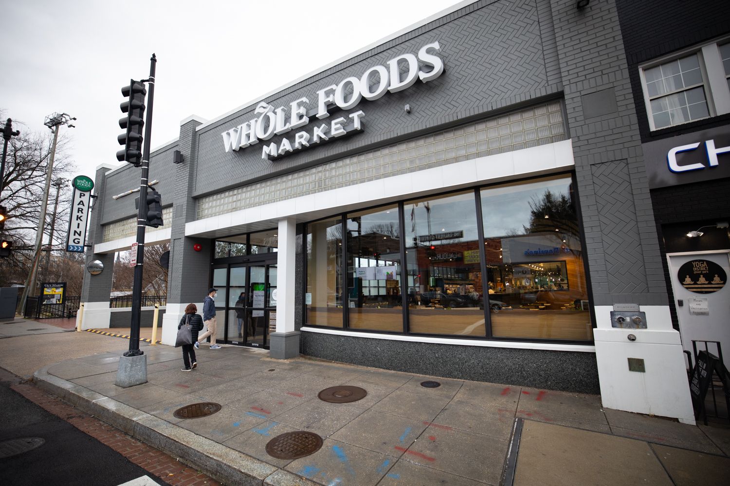 Nearby Whole Foods market in Cathedral Heights